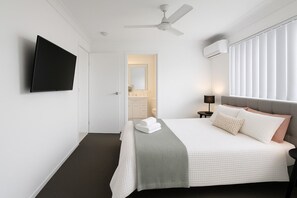 4 bedrooms, desk, iron/ironing board, WiFi