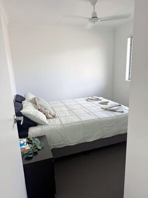 4 bedrooms, desk, iron/ironing board, WiFi