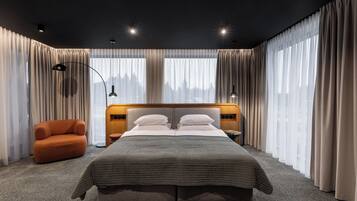 Suite | Caja fuerte, cortinas opacas, tabla de planchar con plancha