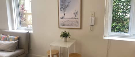 Departamento, 1 habitación, con acceso para personas discapacitadas, patio | Sala de estar