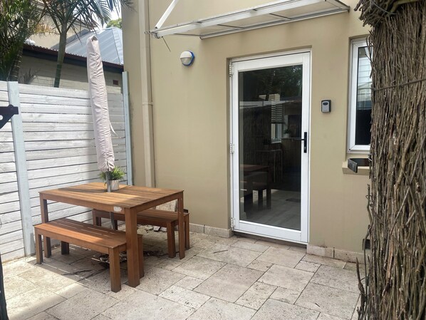 Apartment, 1 Bedroom, Accessible, Patio | Outdoor dining - Bondi Garden Getaway (Sydney)