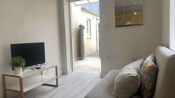 Apartment, 1 Bedroom, Accessible, Patio | Living room