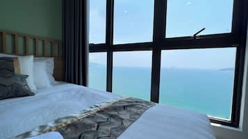 Ylelliset vuodevaatteet, työpöytä