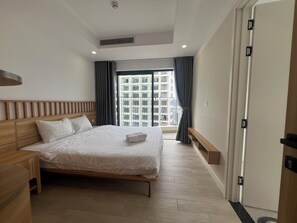 Apartemen Eksekutif, balkon, pemandangan samudra | Seprai premium, meja kerja, dan ruang kerja ramah laptop