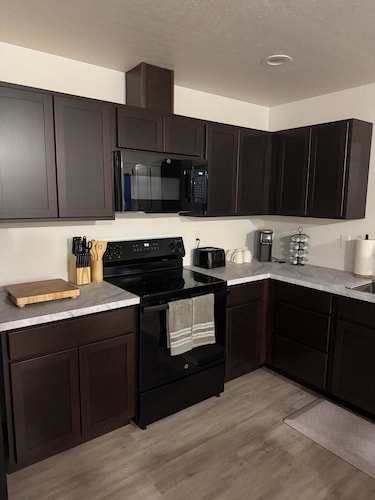 Modern 3BR Home • Brand New Build • Pet-Friendly • Near Amazon & Columbia River