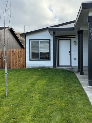 Exterior detail - Modern 3BR Home • Brand New Build • Pet-Friendly • Near Amazon & Columbia River (Umatilla)