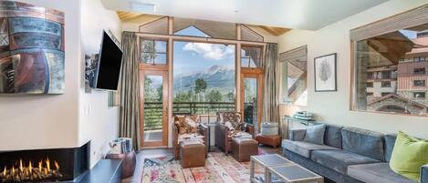 Télévision, cheminée