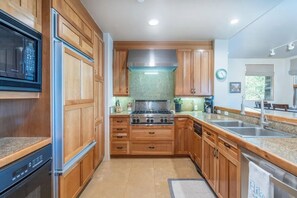 Microwave, oven, stovetop, dishwasher - NEW! Ski-In/Out Luxury Retreat • Panoramic Mountain Views • Steps to Gondola (Mountain Village)