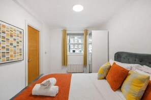Blackout drapes, iron/ironing board - Sherborne Court Residences (London)