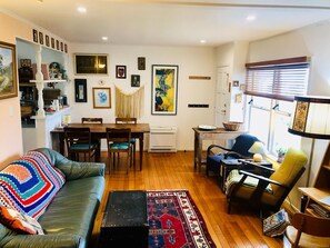 Living area - Charming One-Bedroom Unit Near Cheltenham Beach (Devonport)