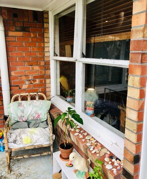Exterior detail - Charming One-Bedroom Unit Near Cheltenham Beach (Devonport)