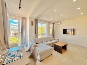 Unclassified image, 5 of 15, button - Sunny Apartment in the Heart of the City (Tbilisi)