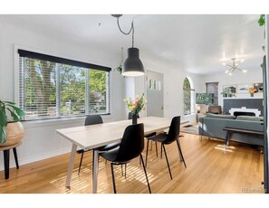 Dining - Prime Location, Cozy, Best of Denver! Book Today. (Denver)