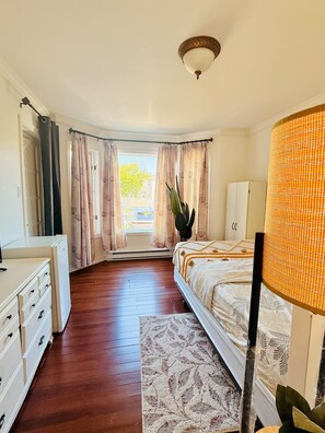 Free WiFi - Cozy Room: Nature, & City Life (Mount Pearl)