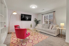 Living area - Modern Luxury Home near Denver (Westminster)