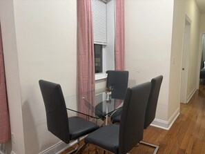 Dining - 2BR: Steps to Central Park, Museums, Broadway (New York)