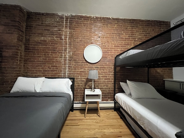 Room - Brilliant 2-bedroom apartment with AC in vibrant New York (New York)