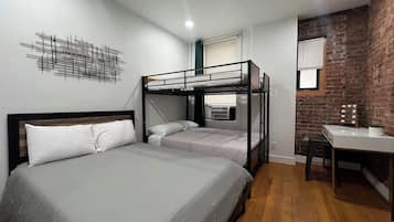 2 slaapkamers, een strijkplank/strijkijzer, reisbedje, gratis wifi