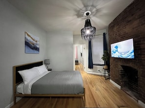 Room - Brilliant 2-bedroom apartment with AC in vibrant New York (New York)