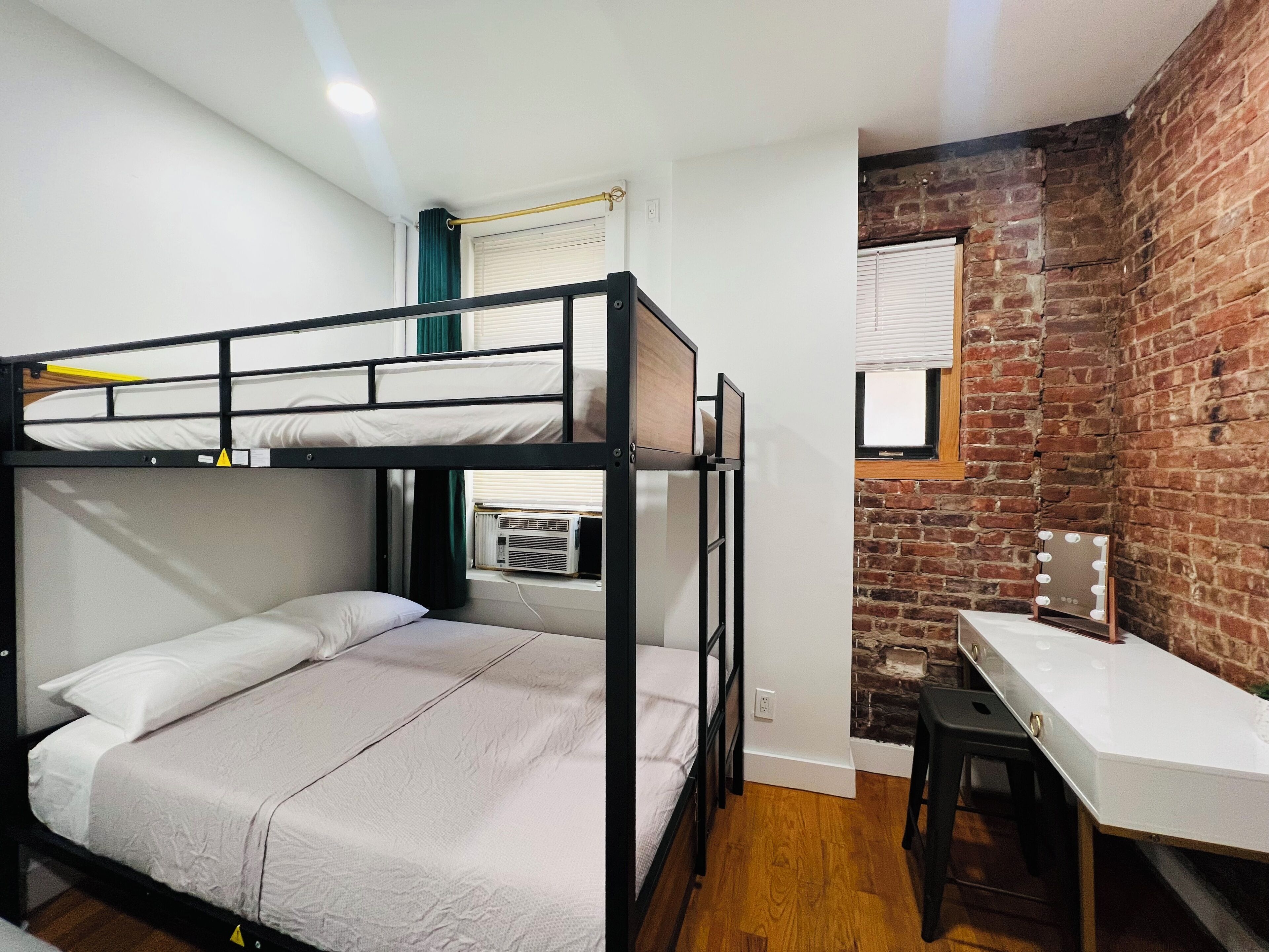 2 Schlafzimmer, Bügeleisen/Bügelbrett, Reisekinderbett, kostenloses WLAN