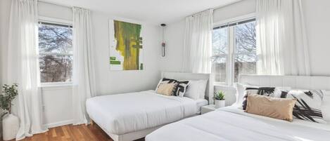 Iron/ironing board, WiFi, bed sheets