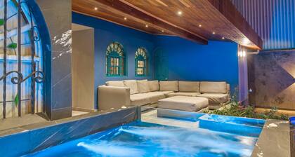 Luxury Mansion Swimming pool, XXL Jacuzzi, Turkish bath. 5 minutes from Lleras Park