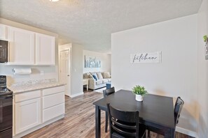 Interior - Updated Apartment #4 Near Gonzaga, Downtown, and Hospitals (Spokane)