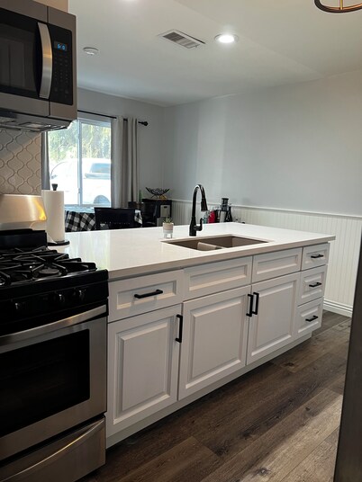 2-bedroom pet friendly house in Santa Clarita