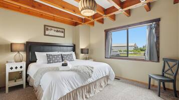 5 bedrooms, desk, iron/ironing board, free WiFi