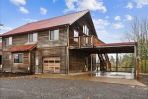 Exterior - Spacious Farm Stay featuring Petey the Donkey (McMinnville)