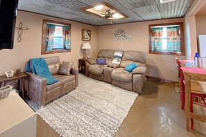 Living area - 1BR secluded Home - Fire Pit, Porch, Dog-Friendly (Brownfield)