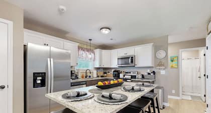 Gateway to Fort Campbell! Home w/ Furnished Deck