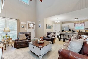 TV - Gateway to Fort Campbell! Home w/ Furnished Deck (Clarksville)