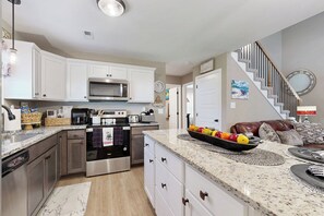 Fridge, microwave, stovetop, dishwasher - Gateway to Fort Campbell! Home w/ Furnished Deck (Clarksville)