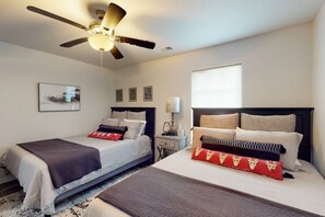 Fer et planche à repasser, accès Internet, draps fournis