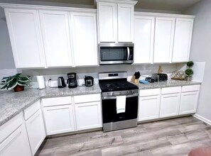 ميكروويف، فرن، موقد طهي مسطح، غسالة أطباق