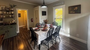 Dining - "5 Mins Driving Distance from The Ark Encounter & Creation Museum" (Williamstown)