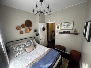 2 bedrooms, desk, iron/ironing board, free WiFi