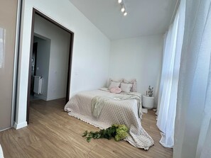 Bügeleisen/Bügelbrett, WLAN, Bettwäsche