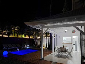 Outdoor dining - Tropical villa with pool (Saint-François)