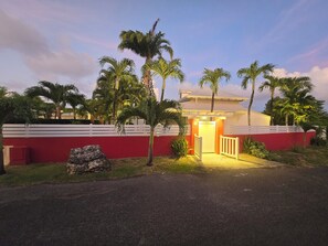 Exterior - Tropical villa with pool (Saint-François)