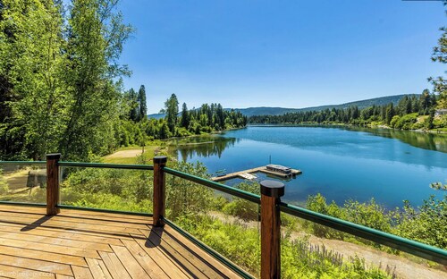 Cozy 4-bedroom waterfront Cabin in peaceful Ione with AC. Sleeps 14!