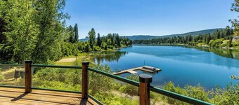 Cozy 4-bedroom waterfront Cabin in peaceful Ione with AC. Sleeps 14!