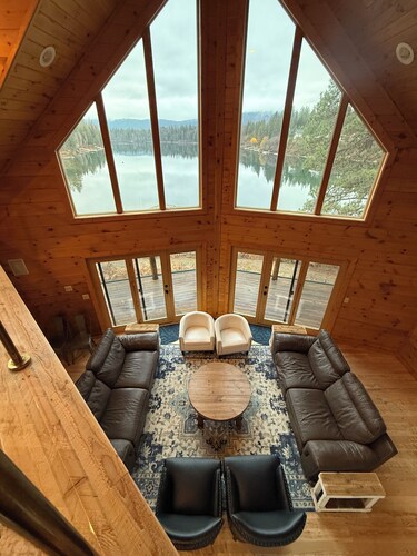 Cozy 4-bedroom waterfront Cabin in peaceful Ione with AC. Sleeps 14!