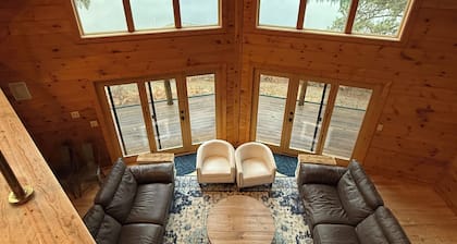 Cozy 4-bedroom waterfront Cabin in peaceful Ione with AC. Sleeps 14!