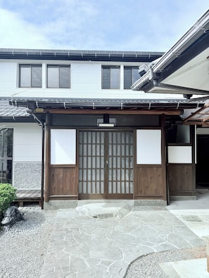 Exterior detail - Inaka TŌKA Stay&Retreat Farm Resort: Sauna, Guided Tours & Farm Life with Animals (杵築市)