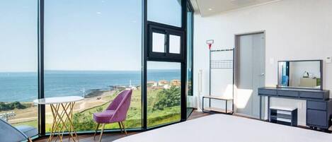 Suite clásica, vistas al mar | Wifi gratis