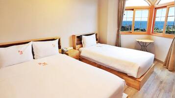 Habitación básica con 2 camas individuales, vistas al mar | Wifi gratis