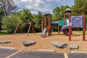 Children’s area - Golf Course View from Screened Porch, Near Silver Dollar City with Free Tickets, Gated Resort (Reeds Spring)