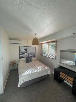 2 bedrooms, WiFi, bed sheets, wheelchair access